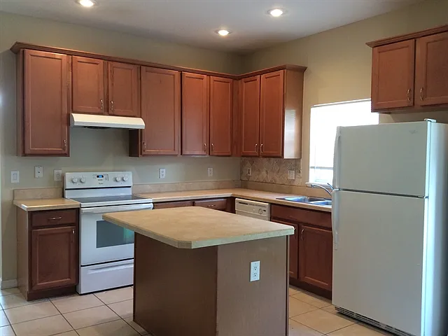 1659 Canoe Creek Falls Dr — Photo 2