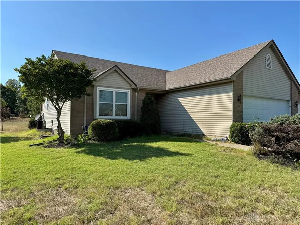 7451 Country Walk Dr, Franklin, OH 45005