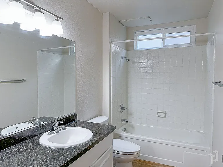 Train Station Apartments — Photo 22
