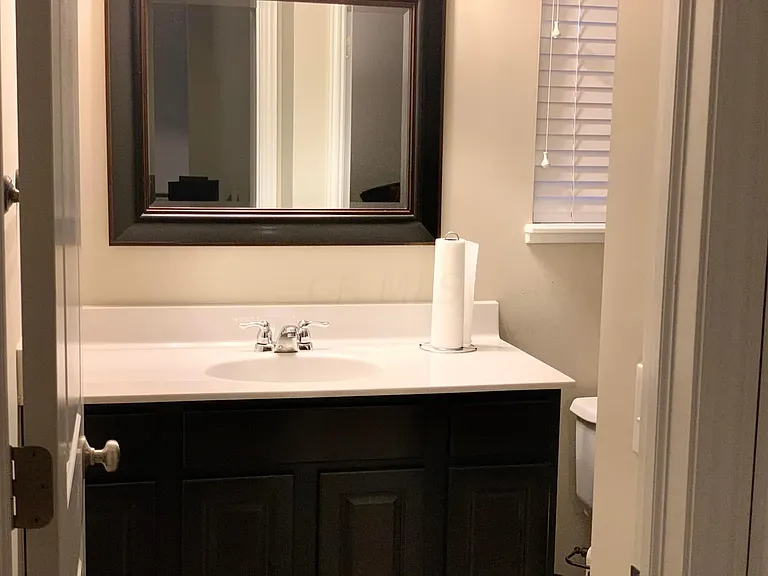 Full bathroom - Upstairs