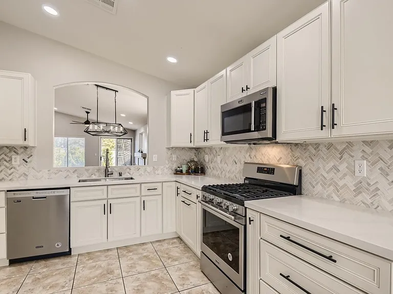 2212 Crestline Falls Pl — Photo 2