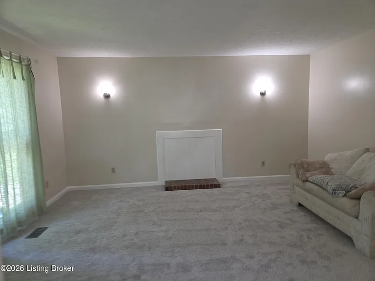 4204 Holly Tree Dr — Photo 3