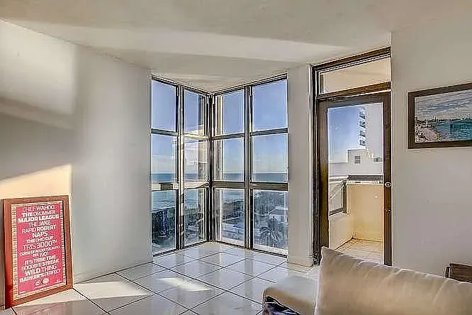 2555 Collins Ave #914 — Photo 8