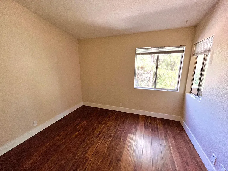 7130 Woodlake Ave #G — Photo 15