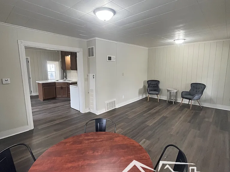 904 W 8th Ave — Photo 18