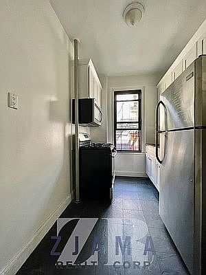 2nd image of 1281 Union St #B6