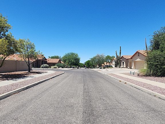 5th image of 3600 N Sabino Creek Pl