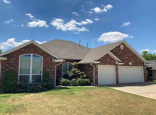 10532 Foxhorn Cir, Midwest City, OK 73130