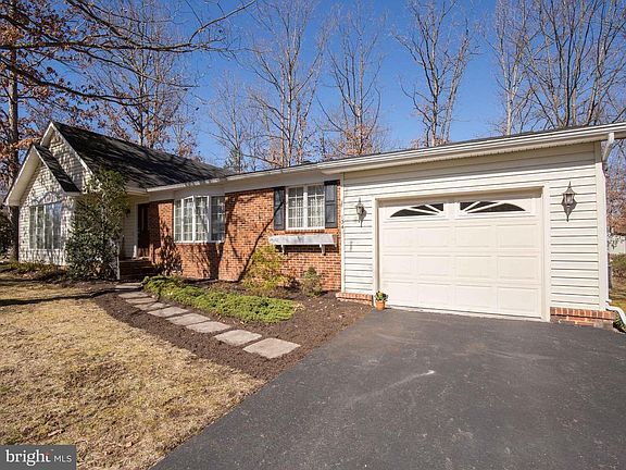 2nd image of 134 Fair Lawn Ct
