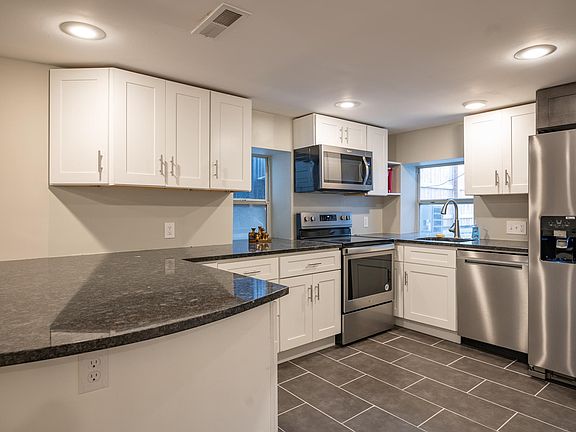 2nd image of 3443 Lawrence St #1/2