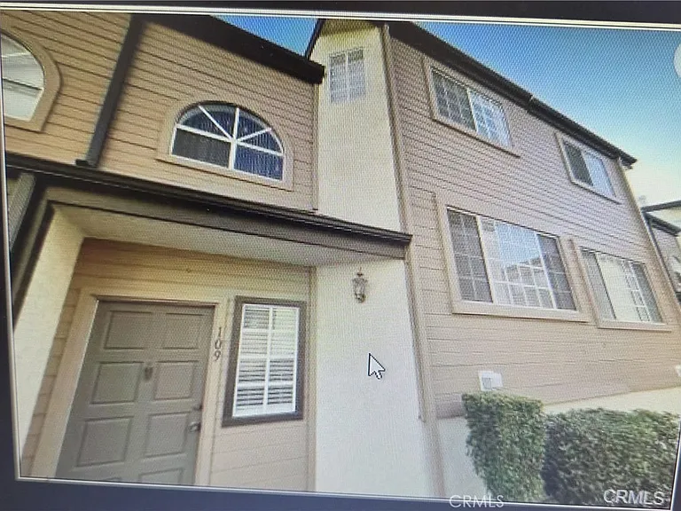 7658 Topanga Canyon Blvd — Photo 1