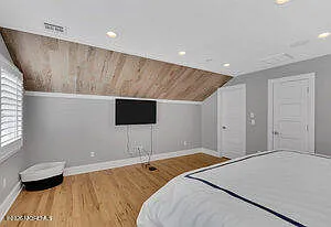 111 Sanborn Ave — Photo 30