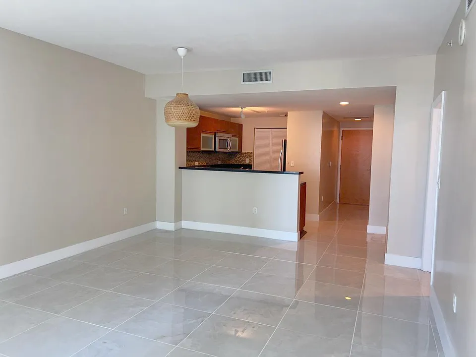 253 NE 2nd St #1504