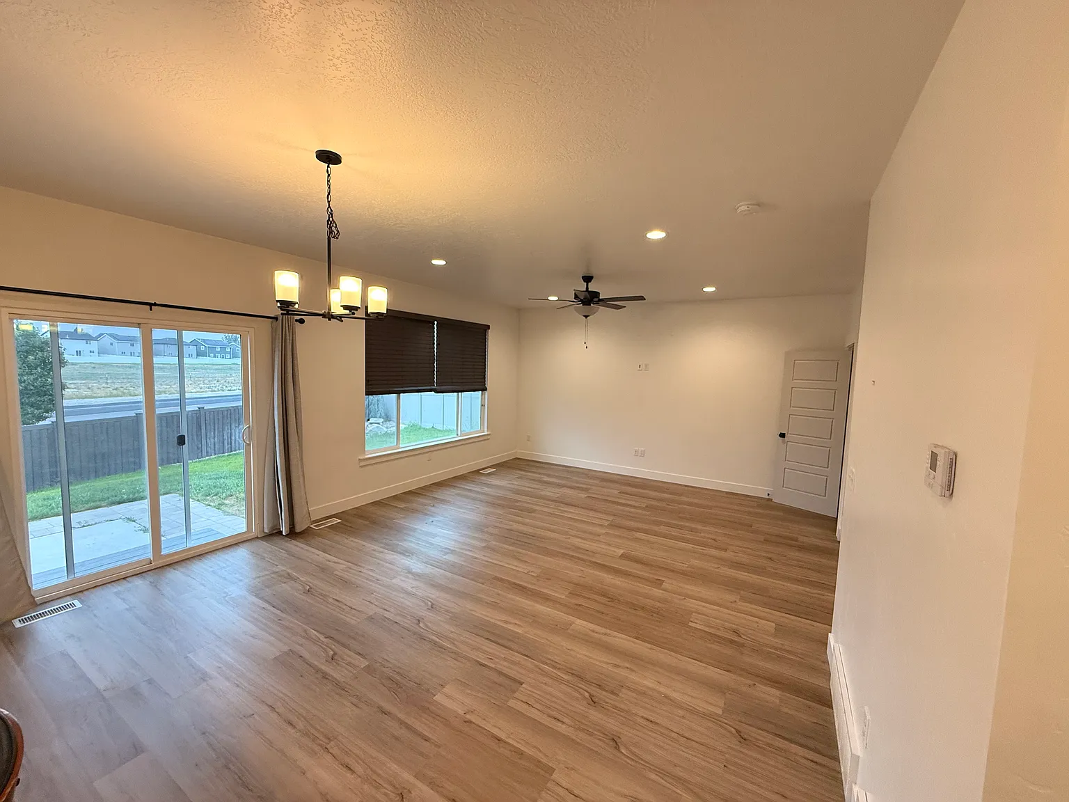 4 bed, 2.5 bath, 1932 sqft, $2,600 — Photo 4
