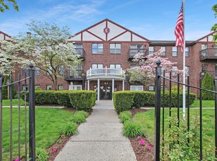 47 Highland St #211, West Hartford, CT 06119