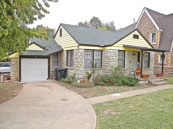 Exterior Front/Driveway