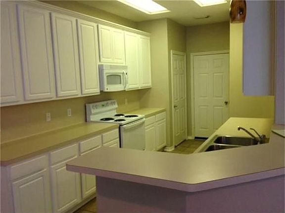 3rd image of 16614 Cairngrove Ln