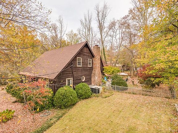 3rd image of 310 Henry Ln