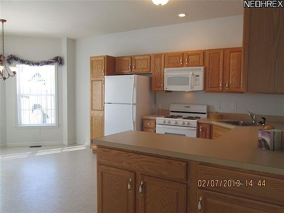 3rd image of 8725 Alexandra Dr #3B