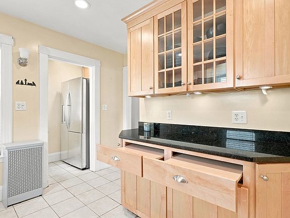 5th image of 391 Lynnfield St
