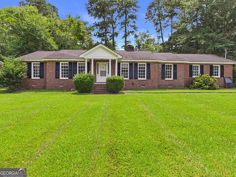 1881 Tanglewood Rd — Photo 1