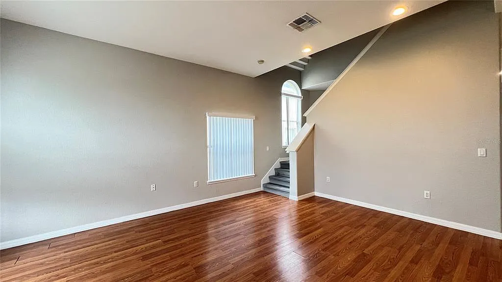 5 bed, 3.5 bath, 2558 sqft, $2,475 — Photo 4