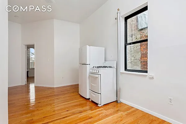 Rented by Compass | media 26
