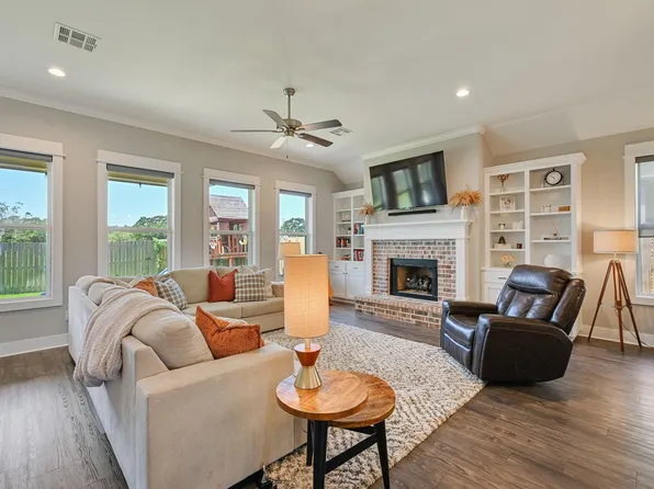 3906 Brownway Ct, College Station, TX 77845