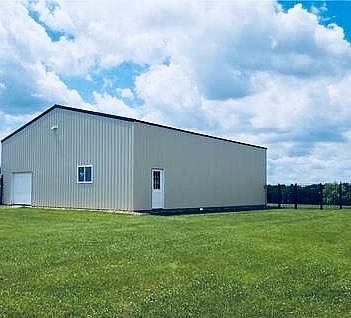 Engineered by Amish builders to withstand strong winds, the building also has a standard overhead  door on back.