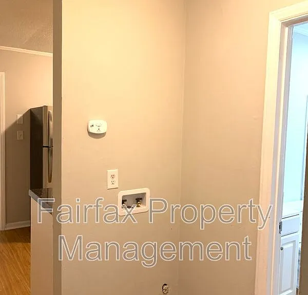 2418 Owen St #A — Photo 10