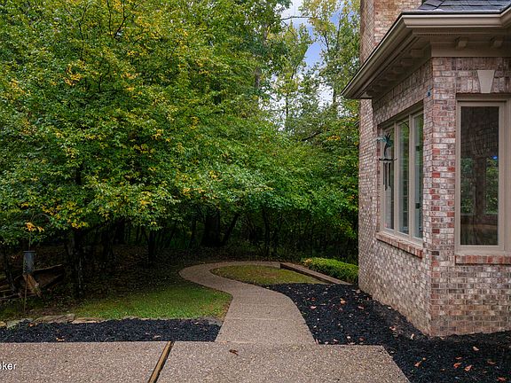 3rd image of 5510 Timber Ridge Dr