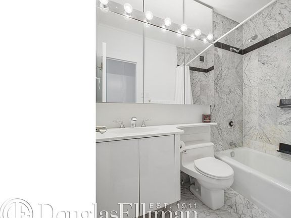 5th image of 62 W 62nd St APT 22D