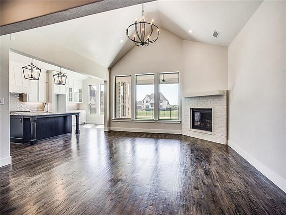 5th image of 3391 Waverly Dr