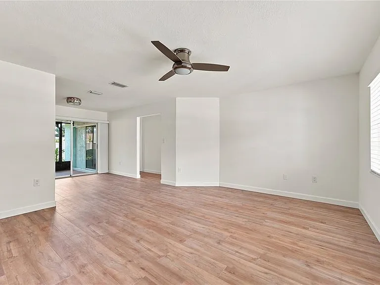 2855 Dueby St — Photo 6