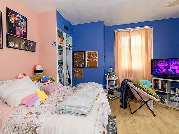 4th image of 112 Front St #1