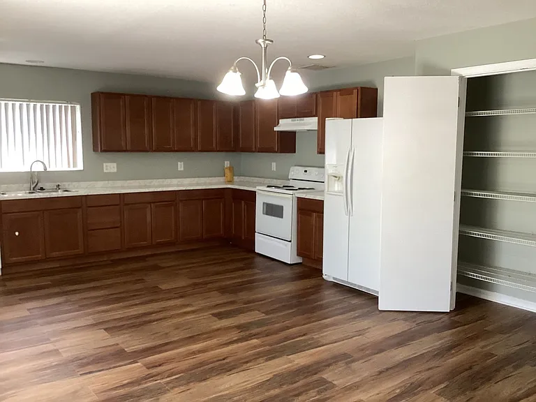 15305 Galbi Dr — Photo 5