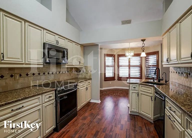 2258 Jessica Ln — Photo 6