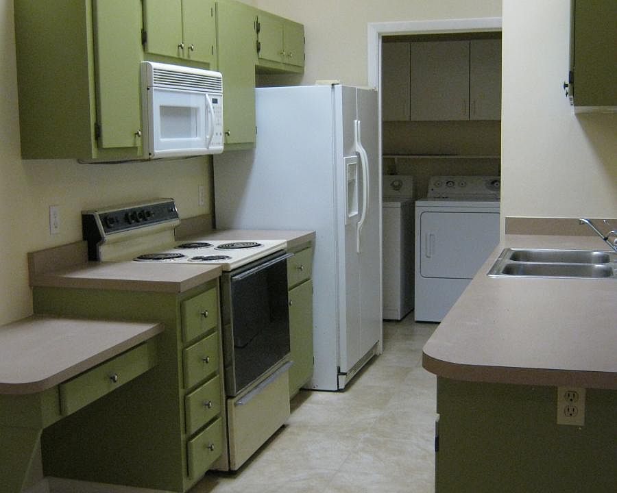 Cute vintage kitchen cabinets and laundry room 