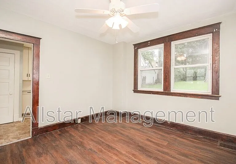 1562 Huguelet St — Photo 9