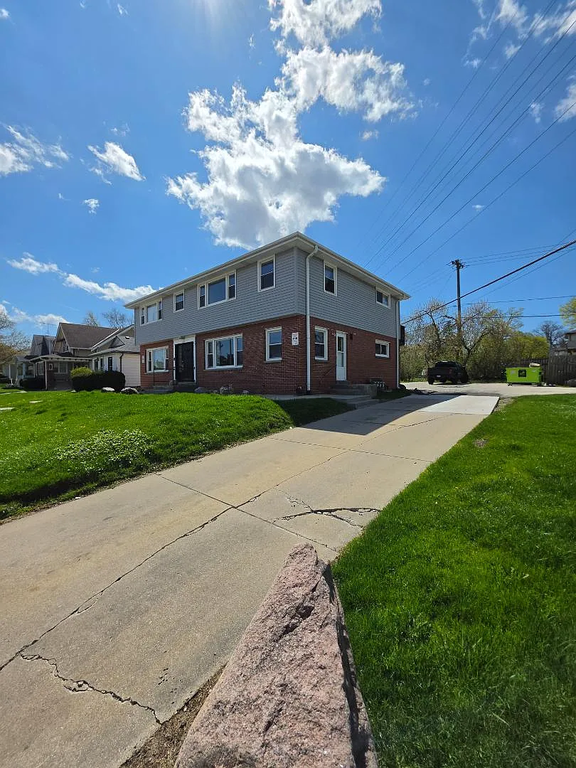 Unit Photo - 1711 S 92nd St #2