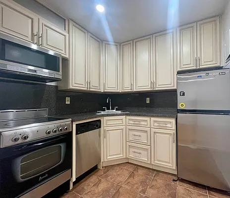 Rented by Maz Group NY | media 4