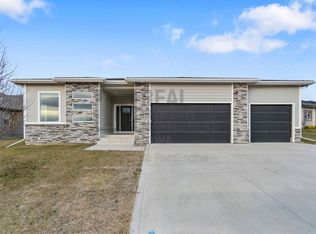16893 Madison Cir, Clive, IA 50325