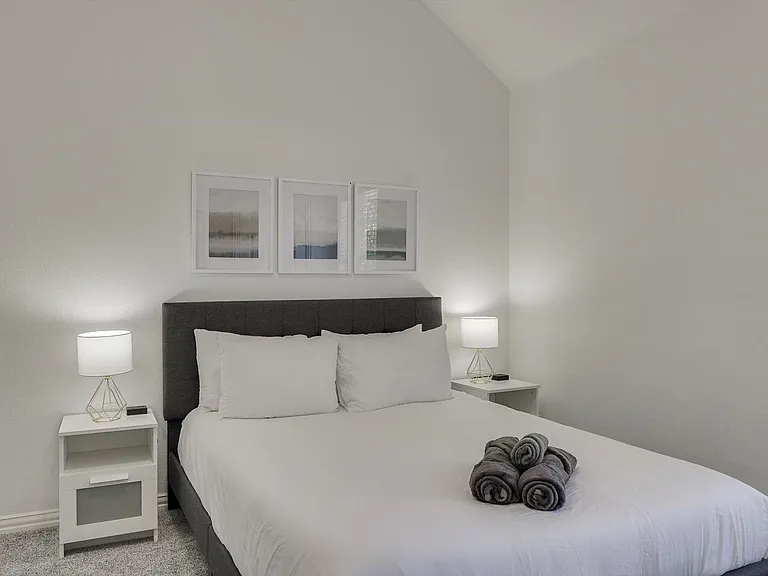 2410 Shorewood Ct — Photo 35