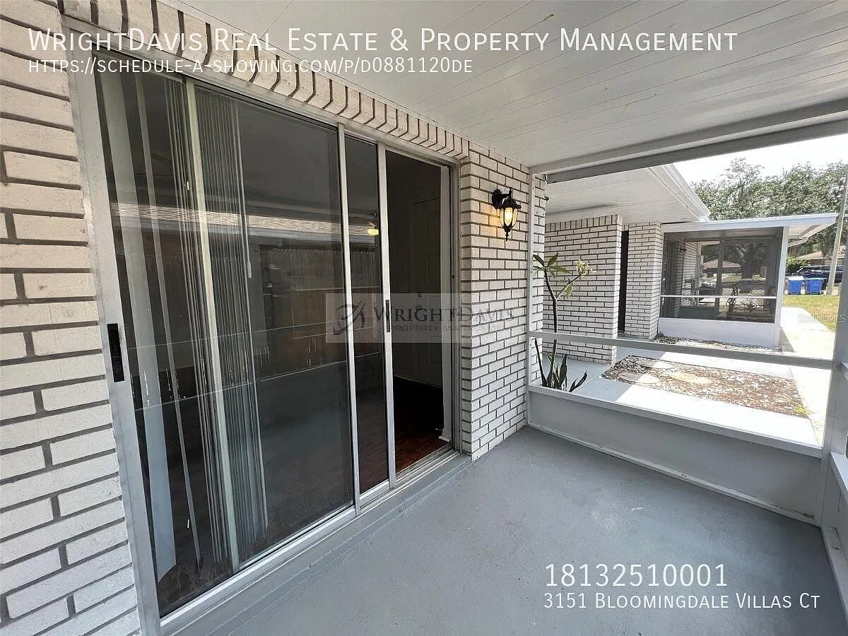Charming 2/2 in Bloomingdale Villas! — Photo 4