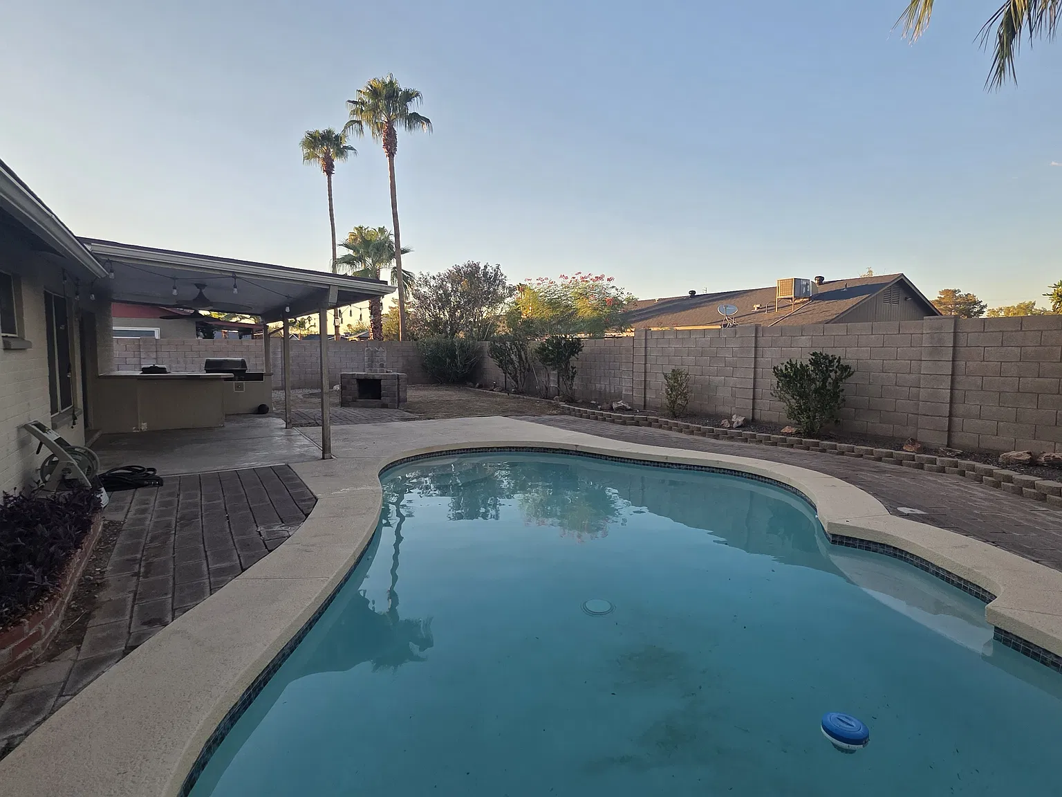 3 bed, 1211 sqft, $2,400 — Photo 2