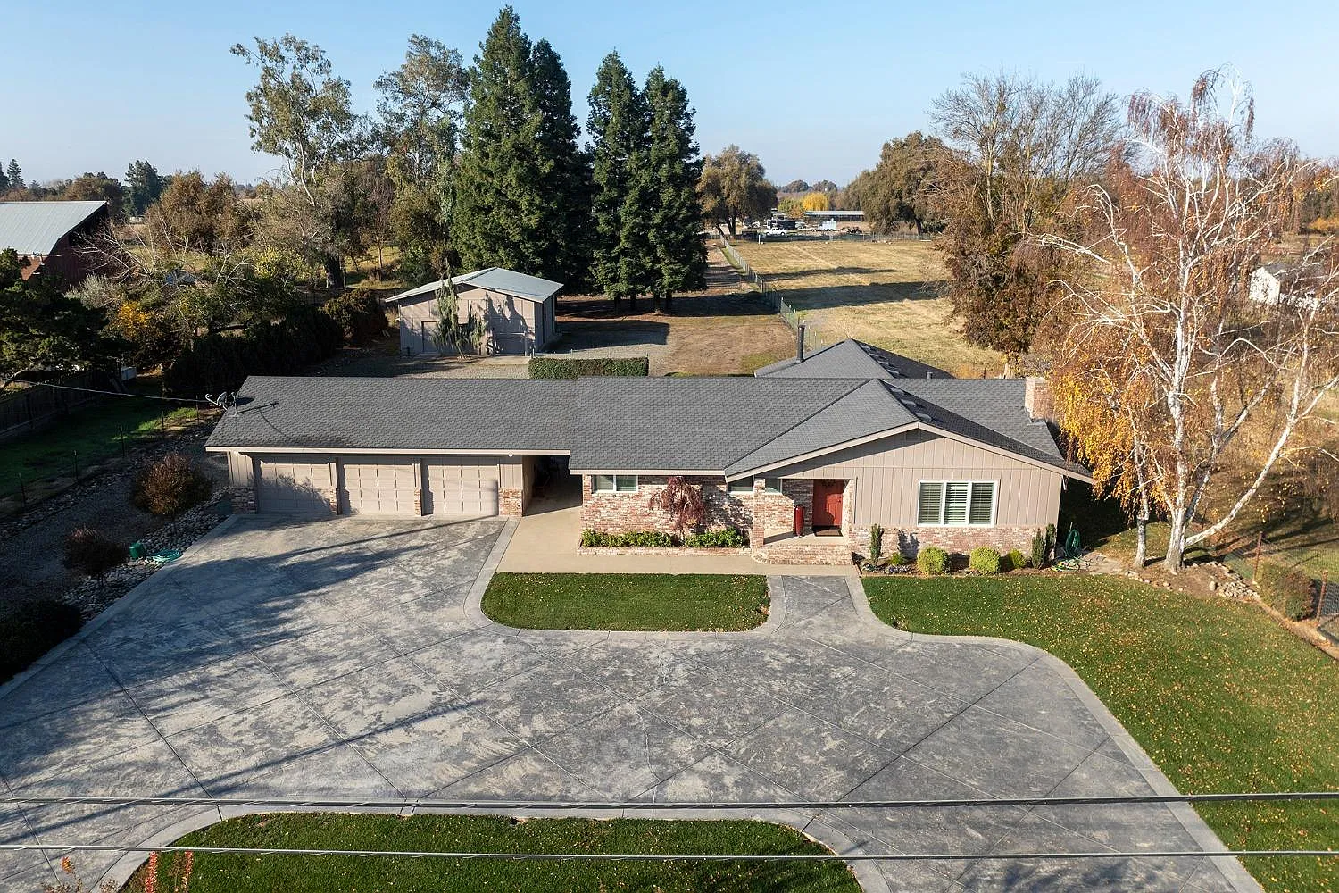 549 N Hopper Rd photo 1