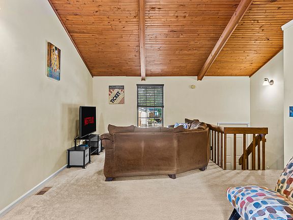3rd image of 798 Spring Meadows Dr