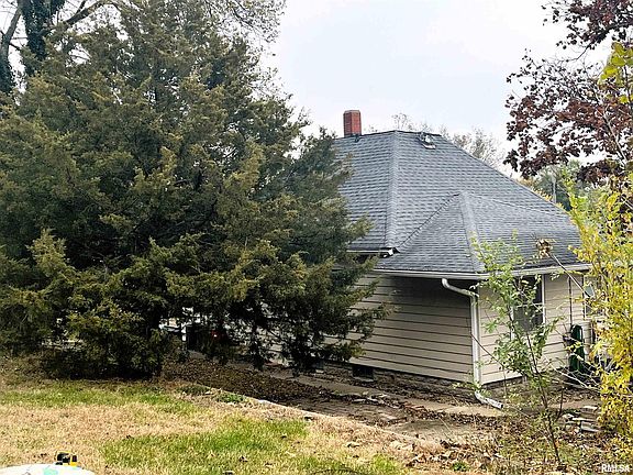 4th image of 227 E Main St