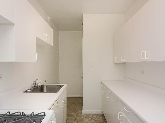 2nd image of 740 W Aldine Ave APT 3E