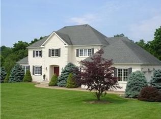 17 White Tail Way, Annandale, NJ 08801